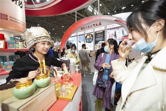 首届中国(武汉)文化旅游博览会开放首日现场火爆